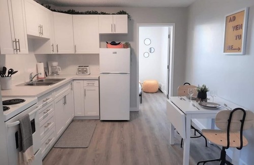 Inglewood Apartment | Modern Suite in Historic Bldg. Minutes to DT