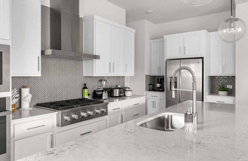 Old West Austin House | Modern Tarrytown Home~5 Minutes to Downtown & UT!