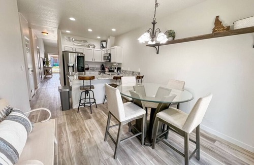 Donnelly House | Modern Townhome in the Heart of Donnelly – Near Tamarack & Lake Cascade