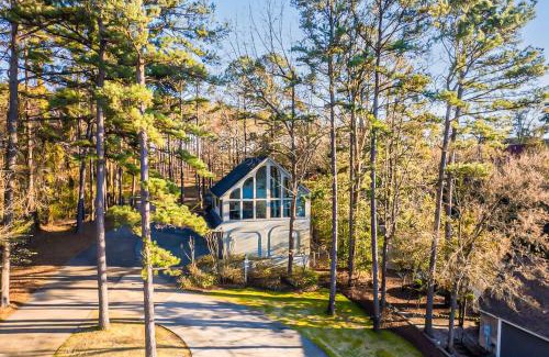 Driftwood Estates House | Modern Treehouse with Views and Comfort