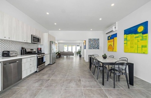 Malmok Villa | Modern TresTrapi Beach Villa 8 bed/8 Bath 2 Pools
