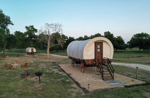 Satin House | Modern_ Unique_Old West Wagon_Spacious_Views