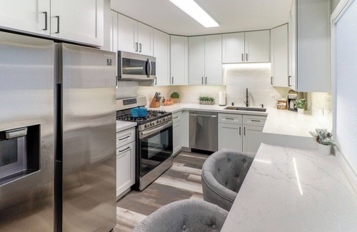 Taku - Campbell Apartment | Modern Upstairs Apartment Near Airport, Shopping Centers and Trails Unit #A