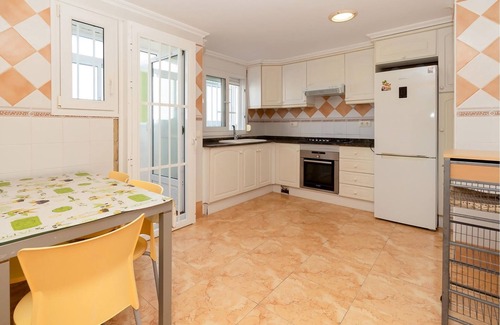 Cullera Apartment | Modern vacation apartment with panoramic view and fitness room.