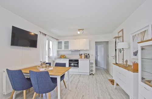 Lietzow Apartment | Modern vacation apartment with balcony, sea view - Ferienresidenz Zwei BoddenFeWo 1-3