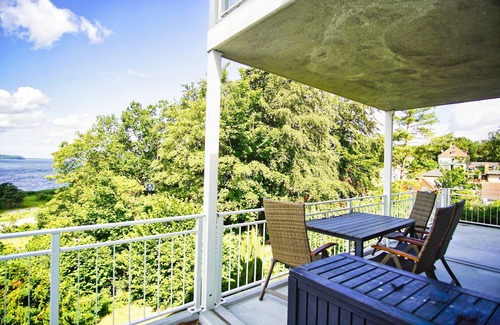 Lietzow Apartment | Modern vacation apartment with balcony, sea view - Ferienresidenz Zwei BoddenFeWo 1-3