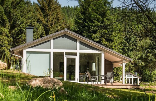 Ruhla House | Modern vacation home for up to 6 people in the Thuringian Forest with stream on the terrace
