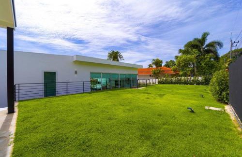 Sam Phraya House | Modern Villa at Palm Hills Golf Club - PH4B