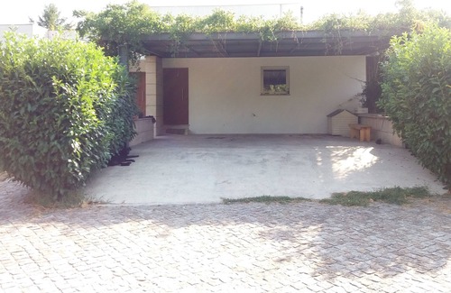 Mondim de Basto Villa | Modern villa, set in a green spot, ideal for families or groups.