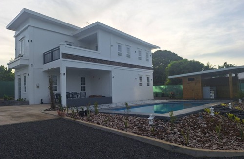 Apia Villa | Modern villa with an elevated landscape overlooking the Ocean.n7 min to Apia