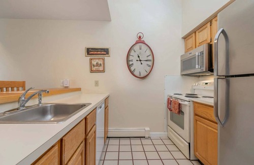 West Hartford Condo | Modern Village, Community Pool - Newton Village 1C