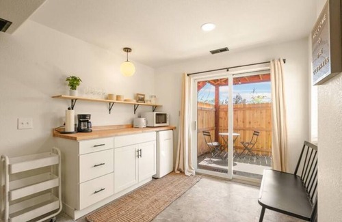 Northeast Colorado Springs Apartment | Modern walk-out apartment centrally located in COS!