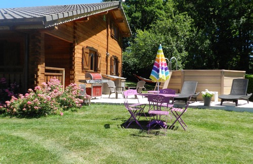 Saissac Ski Chalet | Modern wooden chalet with heated swimming pool, jacuzzi, spa and sauna