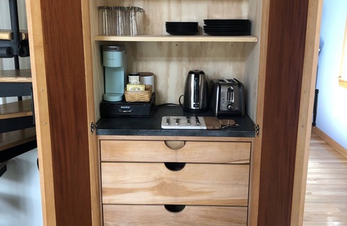 Isle of Springs Cottage | Modern woodland privacy with ocean, trails, and lobster all in walking distance.