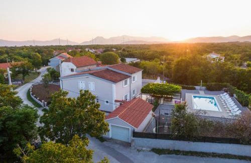 Sestanovac Villa | Modern XXL Villa