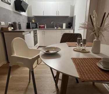 Andreasvorstadt Apartment | Moderne 2 Raum - Arbeitsplatz - SmartTV - Zentral - ruhiges Dachgeschoss