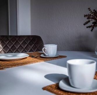 Andreasvorstadt Apartment | Moderne 2 Raum - Arbeitsplatz - SmartTV - Zentral - ruhiges Dachgeschoss