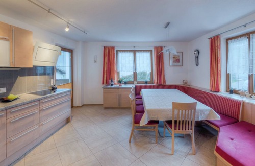 Schwendau Apartment | Moderne Ferienwohnung mit Terrasse und Trockenraum Schibusanbindung in Haus-nähe