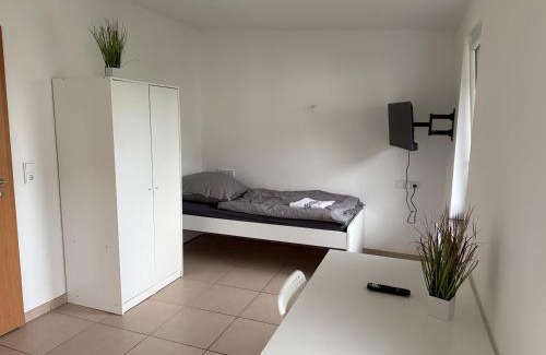 Offenbach am Main Apartment | Modernes 2-Zimmer Apartment mit 4 Einzelbetten, Küche & Balkon