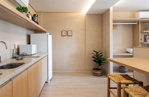 Sambaqui Apartment | Modernidade com banheira e vista para o mar TJ1437