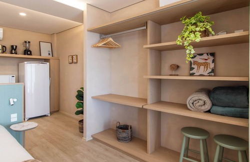 Sambaqui Apartment | Modernidade com banheira e vista para o mar TJ1437