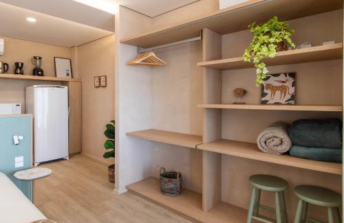 Sambaqui Apartment | Modernidade com banheira e vista para o mar TJ1437