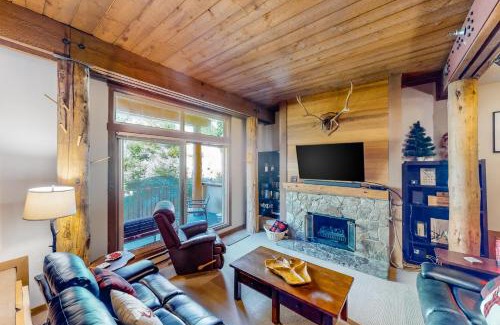 Big White Ski Resort Apartment | Moguls 814