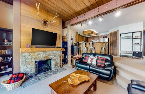 Big White Ski Resort Apartment | Moguls 814