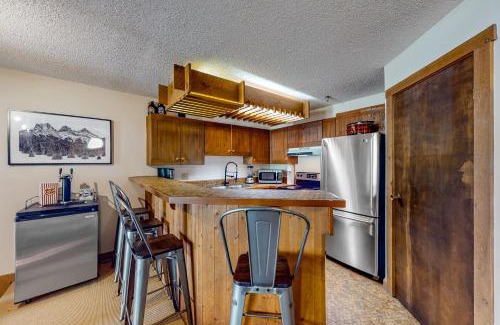 Big White Ski Resort Apartment | Moguls 814