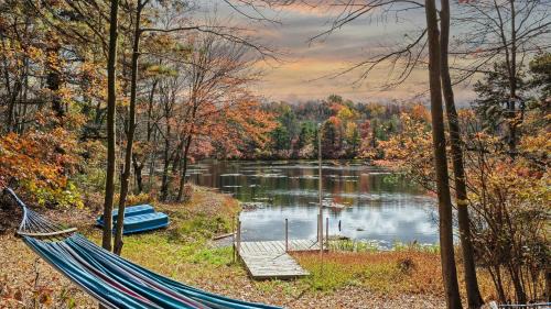Long Pond House | Mohegan by AvantStay Private Dock Firepit Community Pool Beach