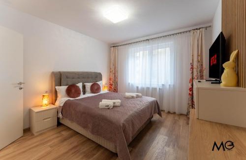 Tractorul Apartment | MoHost Sabina - Signature Retreat with Balcony