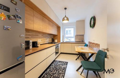 Tractorul Apartment | MoHost Sabina - Signature Retreat with Balcony
