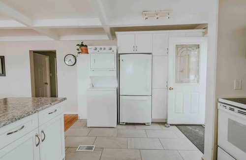 Centre Hastings House | Moira Lake - Lake Front Family Cottage - All Season Oasis