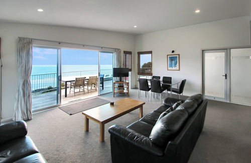 Ahipara Apartment | Mokorau Apartments Apartment 1 "The Mukies" Clean, spacious,