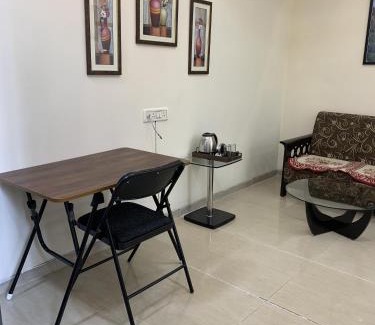 Ranwar Apartment | Mon Repose Studio Apt Bandra