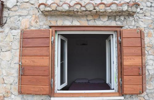 Slatine Apartment | Mono Kai Triangle