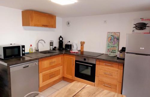 Montalieu-Vercieu Apartment | MONTALIEU SEJOUR Rez de jardin Les jonquilles - 1 à 4 PERS - PROX CNPE BUGEY - VALLEE BLEU - VIA RHONA