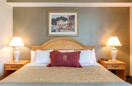 Gateway Hotel | Monte Carlo Inn Airport Suites