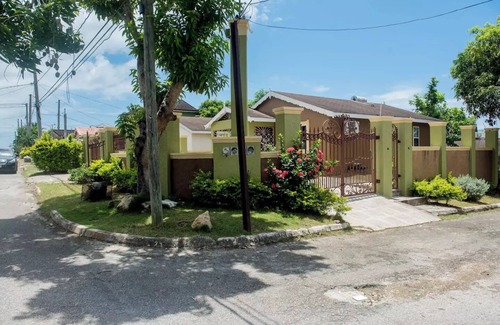 Montego Bay House | MONTEGO BAY ISLAND HOME- NEAR BEACH,SHOPPING,ENTERTAINMENTn