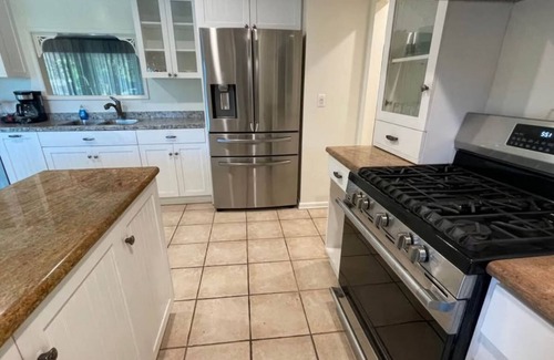 Granada Hills South House | Monthly - Cozy Private Master Room w Pool Access in Granada Hills