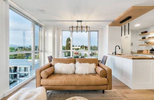 West Side Apartment | Monthly Furnished Rental: Luxuriously Cozy Kerrisdale Apartment- UBC/YVR/DT