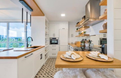 West Side Apartment | Monthly Furnished Rental: Luxuriously Cozy Kerrisdale Apartment- UBC/YVR/DT