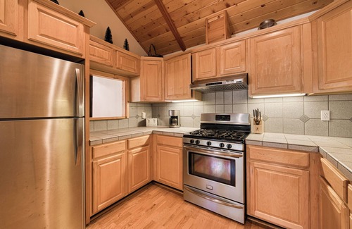 Truckee House | Monthly Lease - Apre Chalet at Tahoe Donner by Tahoe Getaways - 4 BR, Pet friendly w HOA