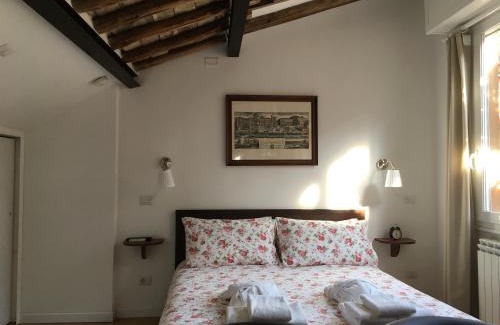 Rione VII Regola Apartment | Montoro 15 Attic Suite