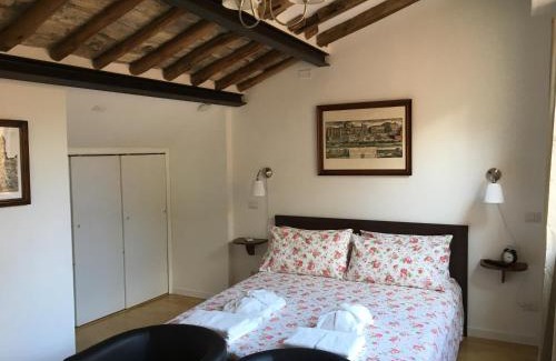 Rione VII Regola Apartment | Montoro 15 Attic Suite