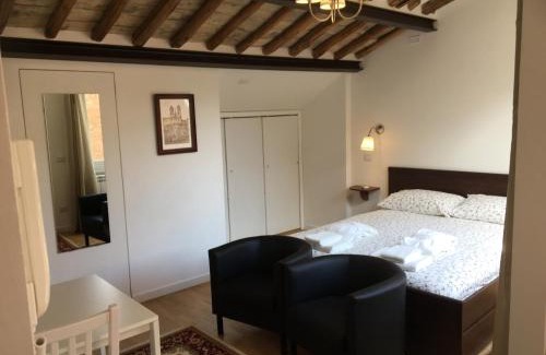 Rione VII Regola Apartment | Montoro 15 Attic Suite
