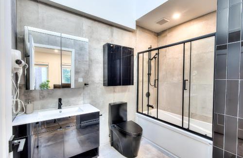 Cote-Des-Neiges—Notre-Dame-De-Grace Apartment | Montreal Restful Nights, Adventure Days await!