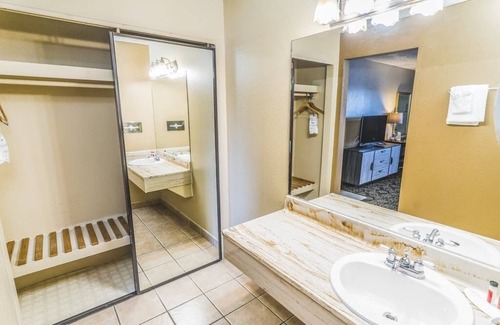 Montrose Hotel | Montrose Valley Lodge