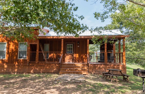 Satin Cabin | Moon River Ranch - Camellia Cabin