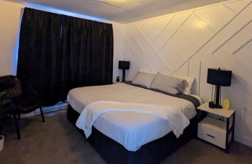 North Bend Apartment | MoonFall- King Coastal Suite, Enjoy clean comfort for Couples getaway!